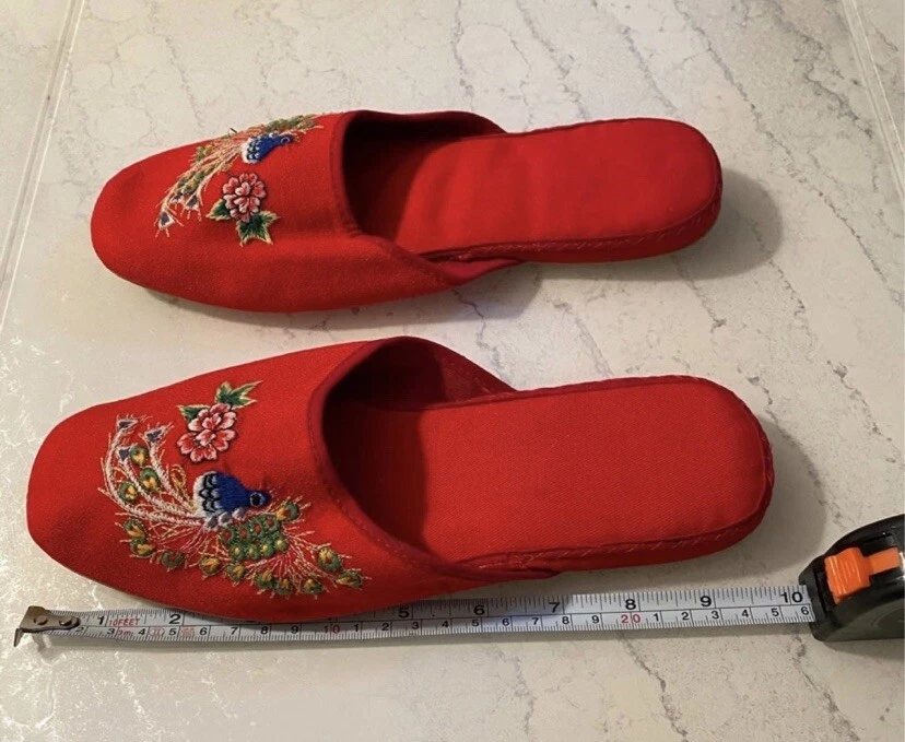 Women s 39 US 8.5 9 Asian Red Embroidered Slippers Cotton Flats