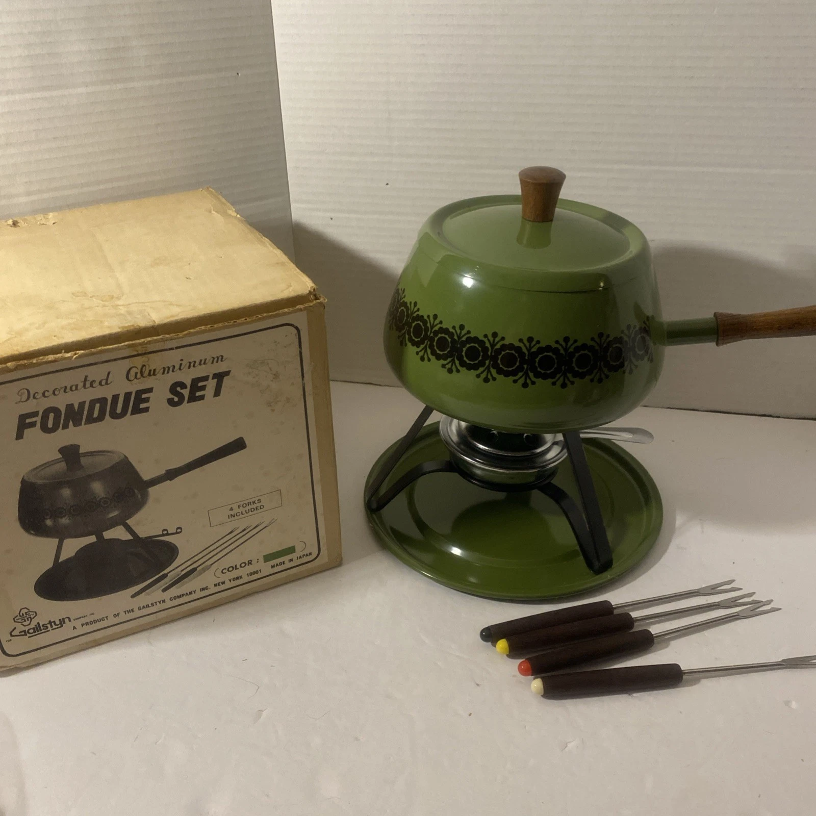 Vtg. Decorated Aluminum Fondue Set /Gailstyn Company