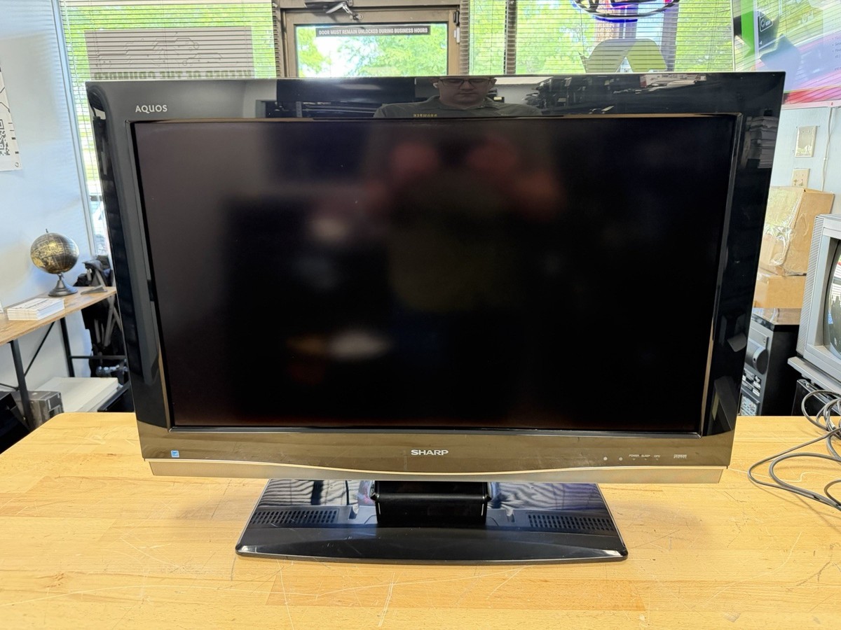 Beautiful Sharp Aquos LC-32D62U 32” 1080P LCD TV - Pick Up ONLY