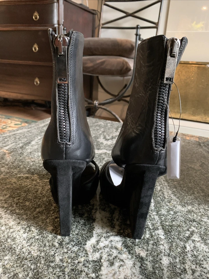 $2K BNWOB GARETH PUGH 37 (US 7). Iconic Runway Openentoe tacón de cuña. Negro. Italia Foto 4 de 4