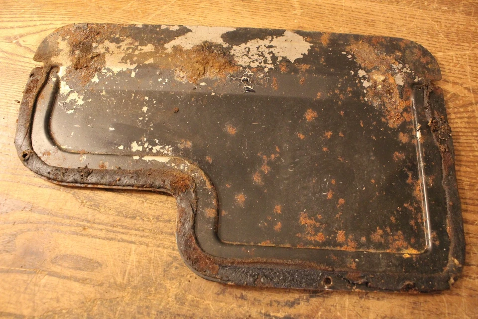 Placa metálica de acceso de vidrio para puerta lateral del conductor de un camión Studebaker M16 1947 Foto 2 de 3