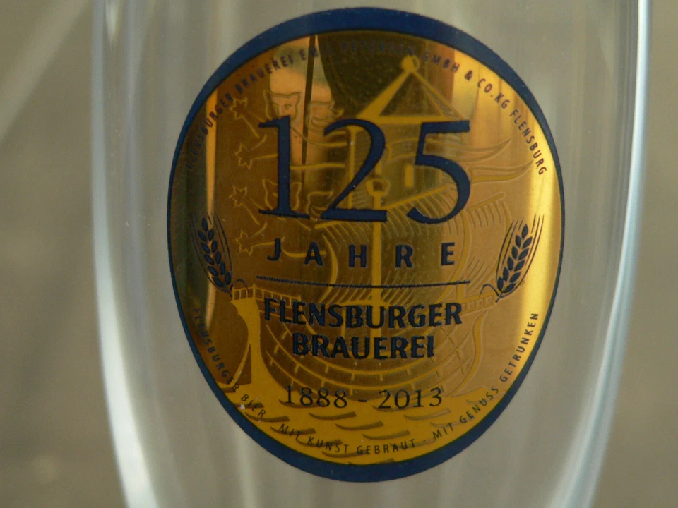 2 SAMMLERGLÄSER PILSGLÄSER BIERGLÄSER 125 JAHRE FLENSBURGER BRAUEREI GOLD IN OVP - Bild 4 von 4