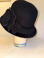 Women  s Black Felt Cloche Hat w/Flower Accent Wool/Acrylic One Size F/W