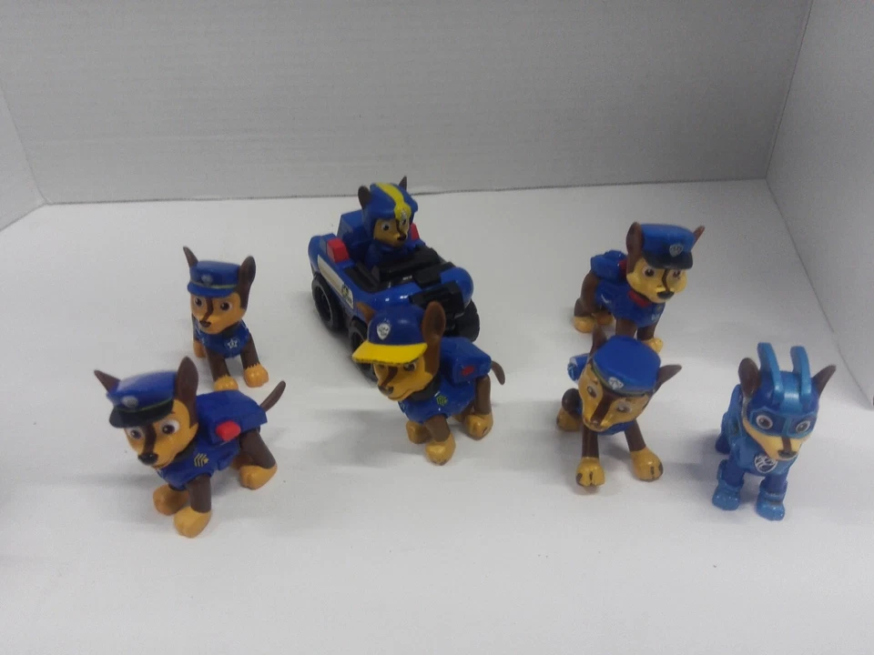 Paw Patrol Toy Mixed Lot of 33 Figurines Vehicles & Lunch Box - Image 3 of 4