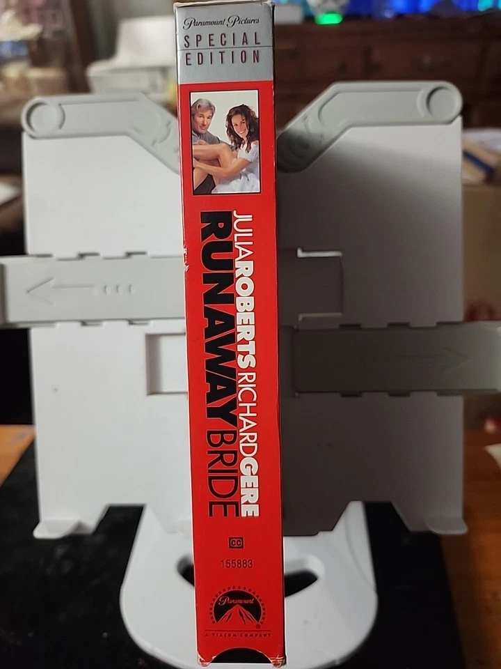 Runaway Bride  1999 Video Tape Special Edition VTG Julia Roberts Richard Gere - - Image 2 of 3