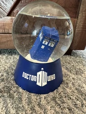 BBC Doctor Who Tardis Light Up Waterglobe Snow Globe sound and light doesnotwork