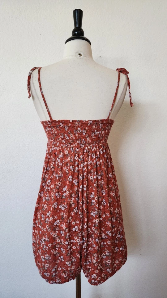 Mameluco Urban Outfitters Talla Pequeña Naranja Óxido Floral Margarita Campesina Corbata Correa Foto 3 de 4