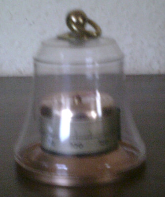 Älteres Thermometer in Form einer Glocke, Deutsche Fertigung