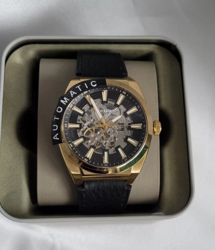 Fossil build top a watch