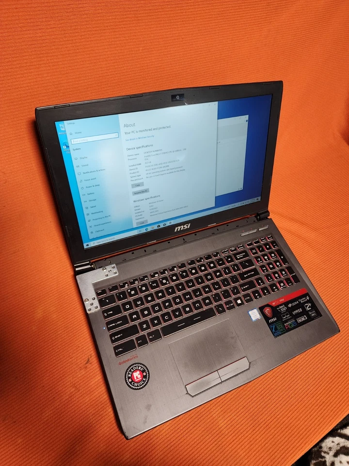 MSI MS-16J9 Core i7-7700HQ@2,80 GHz, 16 GB RAM, BUENA BATERÍA. GANA 10. PARA REPUESTOS / REPARACIÓN Foto 4 de 4