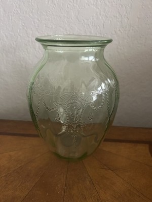 Vintage Green Anchor Hocking Depression Uranium Glass Vase Cameo