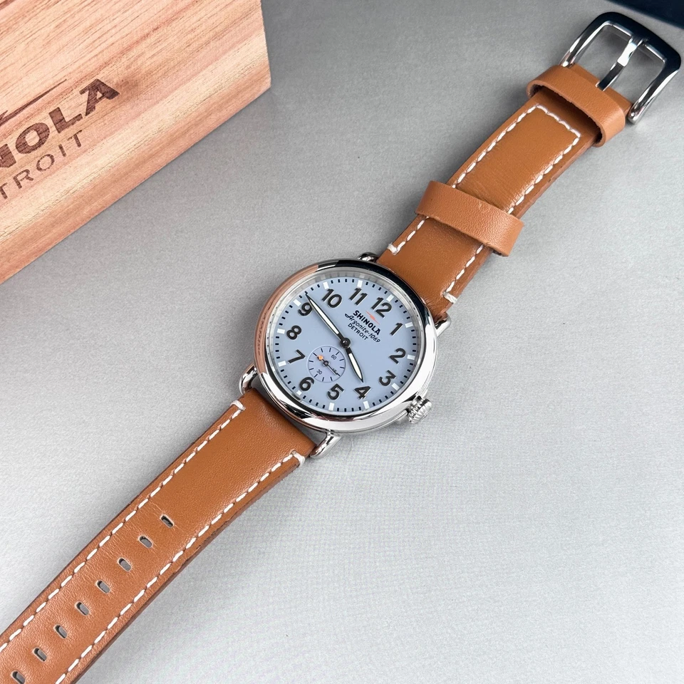 Reloj de cuarzo para hombre Shinola Runwell 41MM esfera azul pizarra correa de cuero tostado Foto 4 de 4