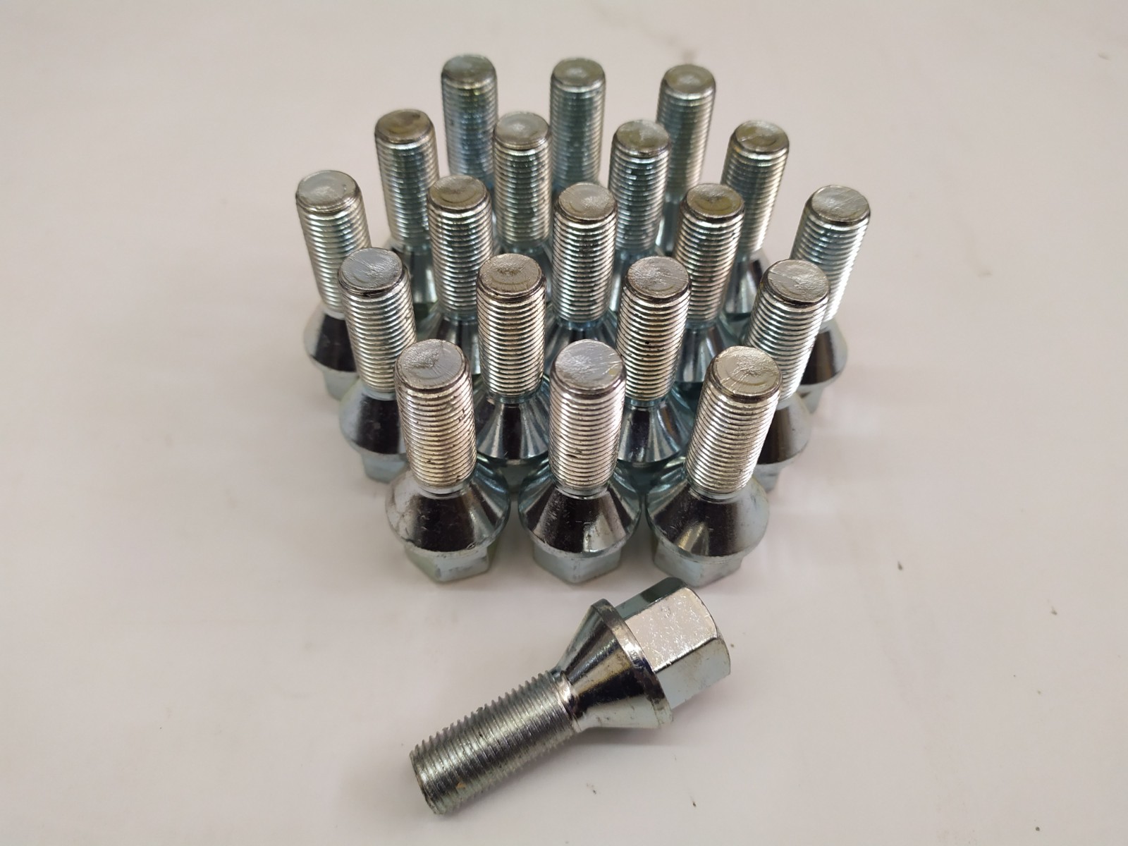 Kit di 16 Bulloni per Cerchi in Lega , Misure 12x1.25x28 K17 Conici foto 5