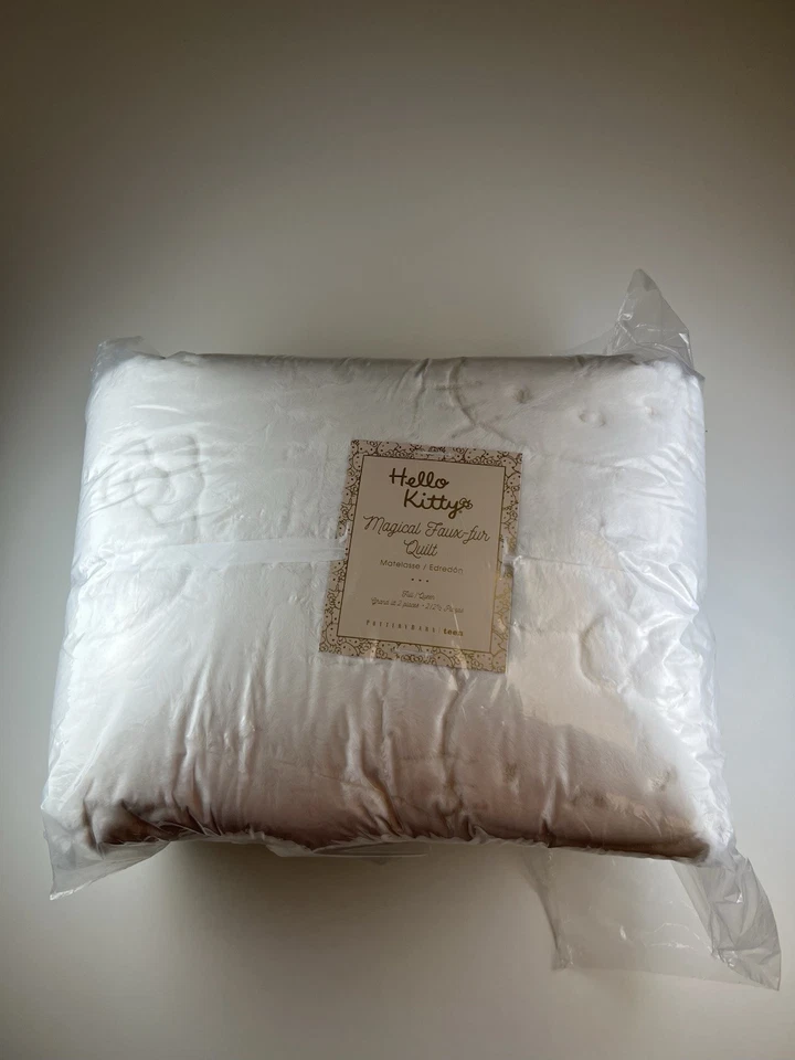 Edredón mágico de piel sintética Pottery Barn Teen Hello Kitty®, completo/reina - nuevo con etiquetas Foto 2 de 4