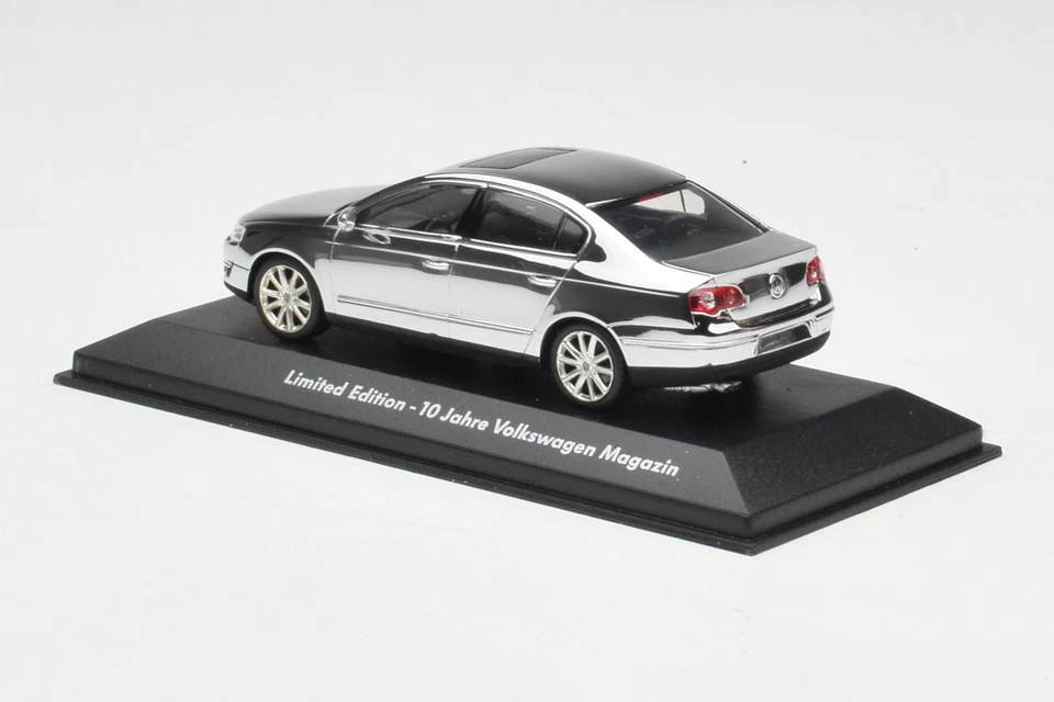 PASSAT004 Volkswagen Passat B6 Chrome Silver 10 Years Volkswagen Magazine Minich - Immagine 3 di 4