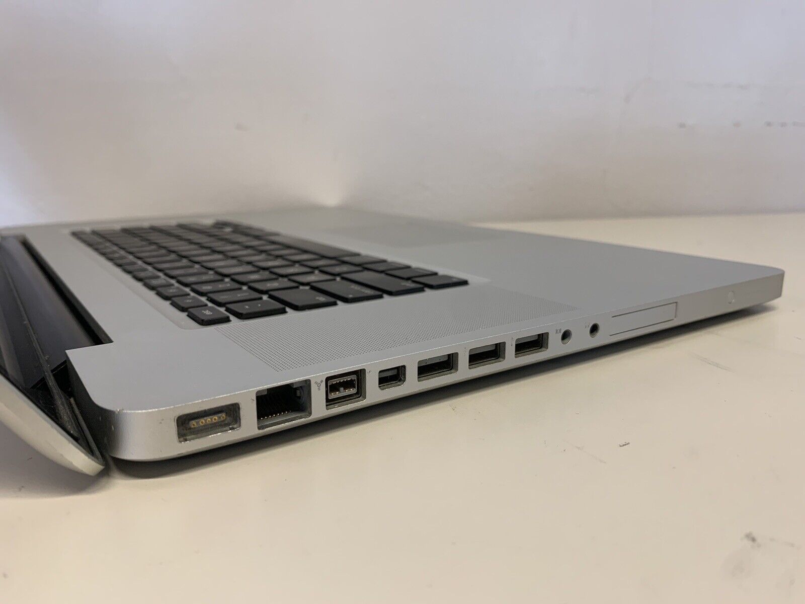 Apple Macbook Pro 17-Inch Core i5 2.53Ghz Mid-2010 Works Great Good GPU 4GB  RAM