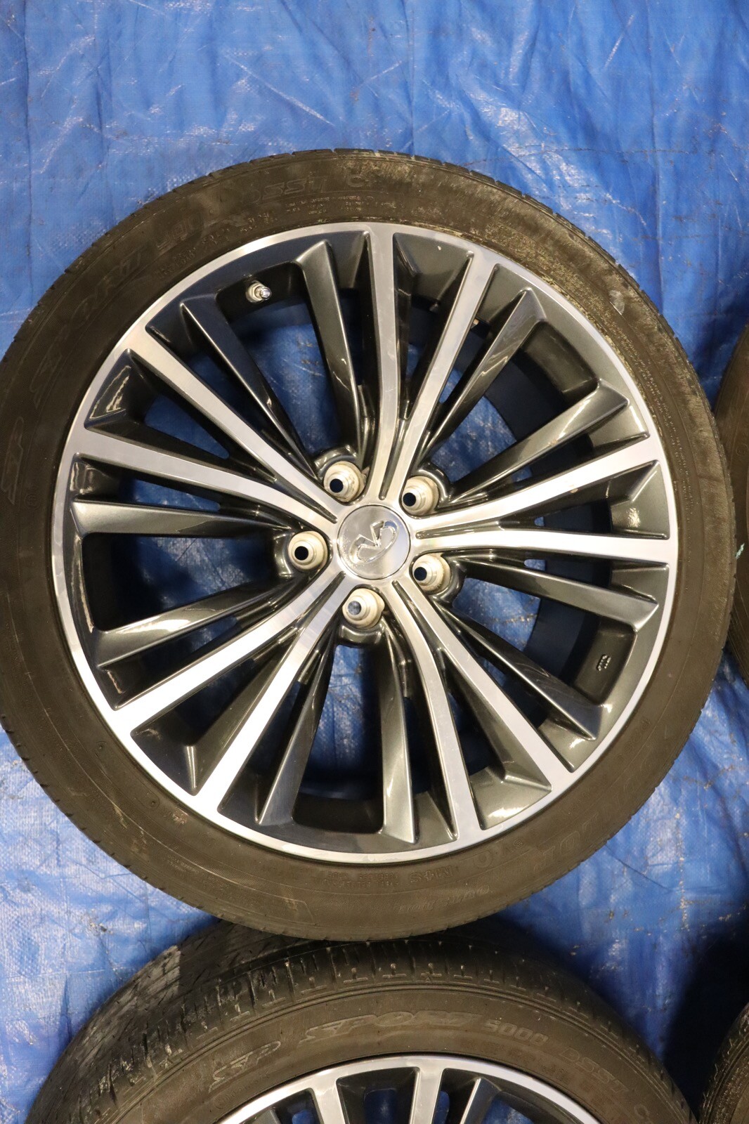 2017 Infiniti Q60 Coupe Base 2.0L OEM Wheel & Tires 19x9 P255/40R19 #7143