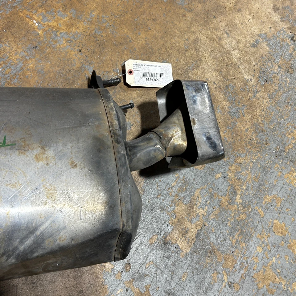 Silenciador trasero derecho sistema de escape Honda Accord 2018-2022 con punta cromada OEM Foto 4 de 4