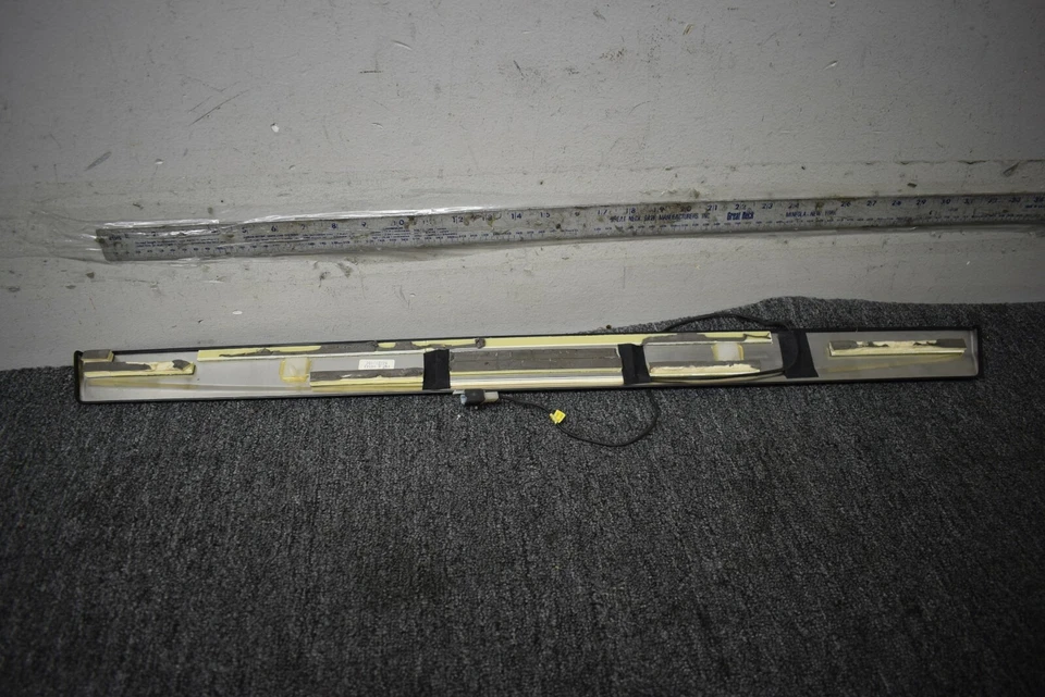 INFINITI M35 2006-2008 PLACA DE DESGASTE DELANTERA DERECHA MOLDURA FÁBRICA OEM Foto 4 de 4