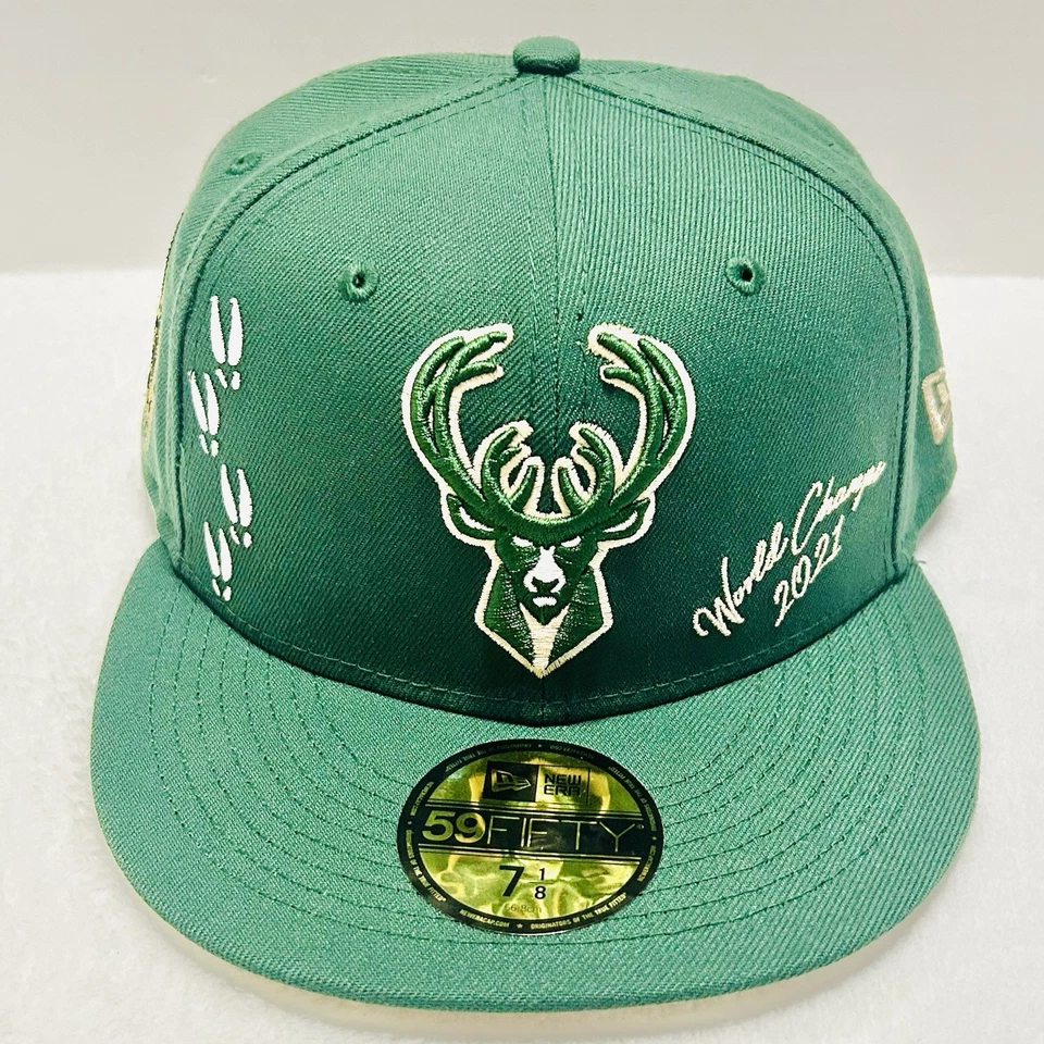 New Era Milwaukee Bucks Campeones del Mundo Parche 59FIFTY Gorra Ajustada 7 1/8 Verde Foto 2 de 4