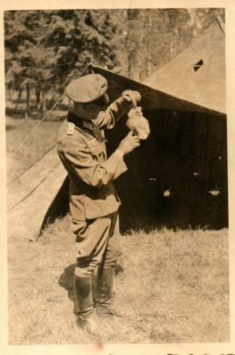 Foto, WK2, 3./Pz.Pi.Bttl.19, Ostfront, Uffz. mit junger Eule 5026-1408