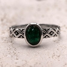 925 Sterling Silver Ladies Lab Create Emerald Oval Gemstone Patterned Band Ring