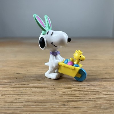 Peanuts Bunny Snoopy Woodstock Easter Egg Yellow Wheelbarrow Toy Dog Figurine