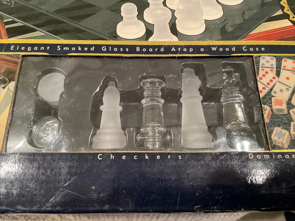 Elegante Juego de 5 Juego Cardenal de Vidrio y Madera - Ajedrez Backgammon Damas Dominó Foto 2 de 4