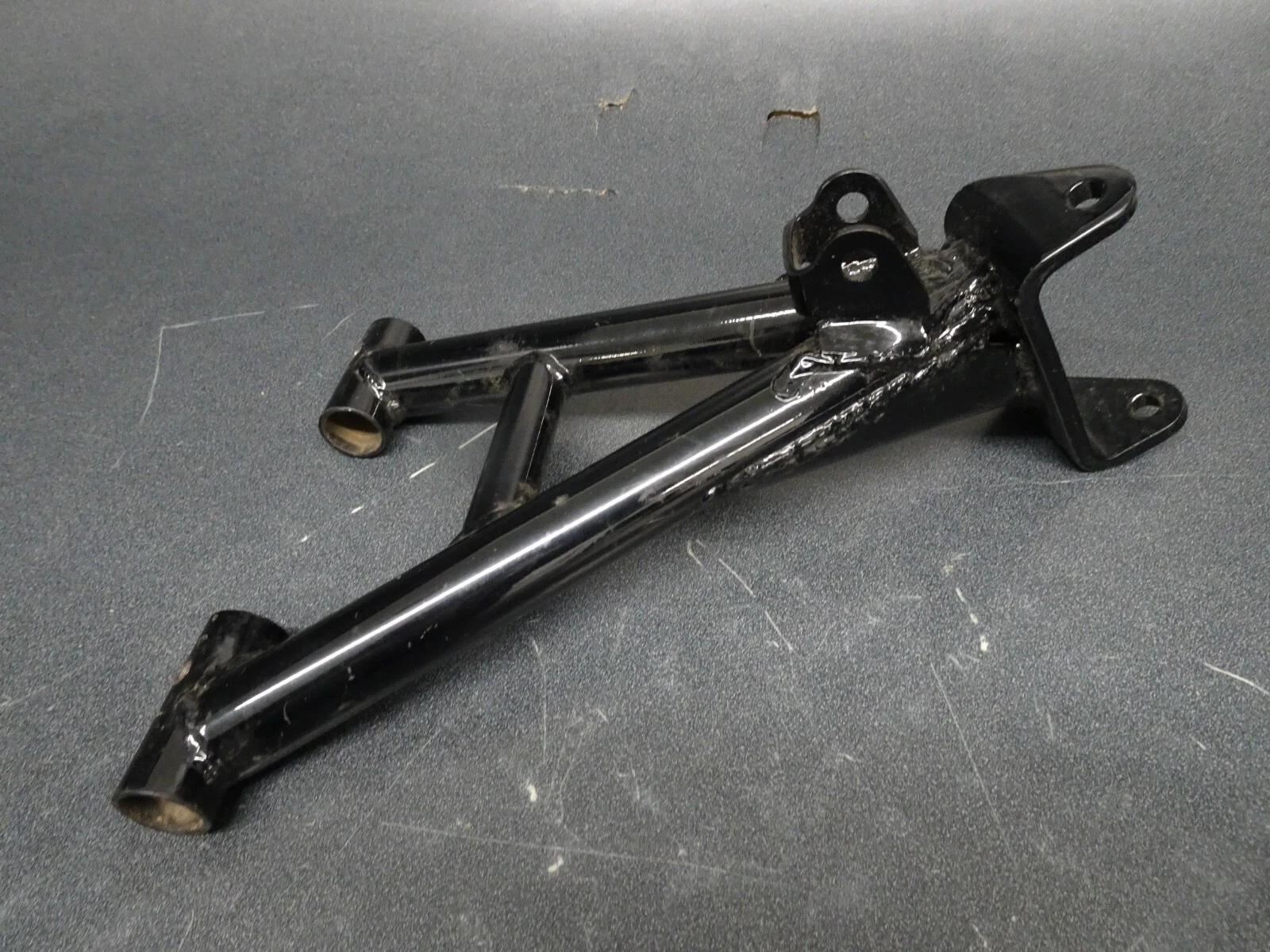 NEW YAMAHA OEM LEFT LOWER A-ARM SUSPN 1986-88 MOTO-4, YFM225 #2HT-23570-00