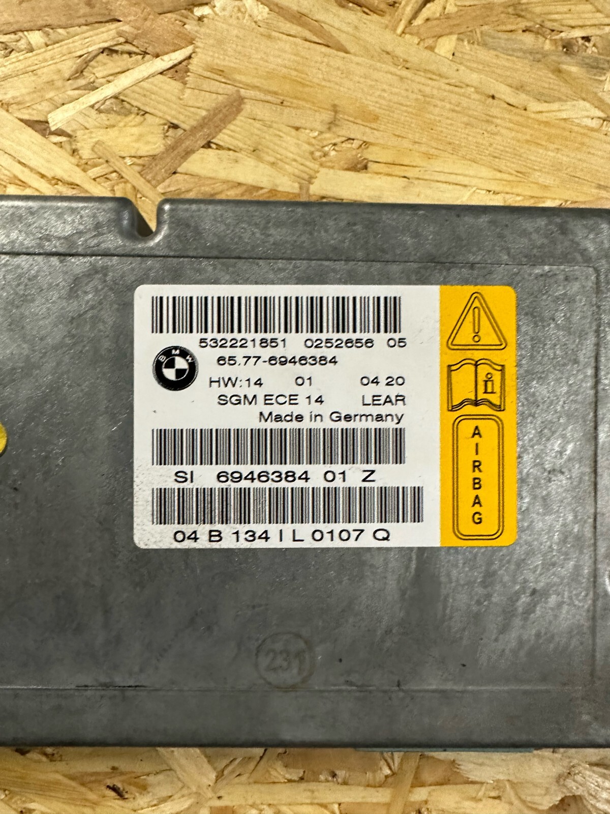 BMW E60 E61 5 series GATEWAY MODULE AIR SGM MODULE 65.77 - 6946384  