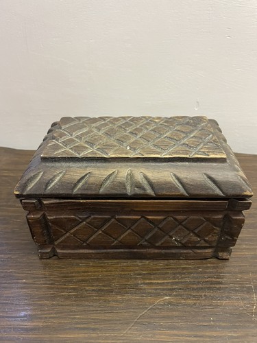 Antique Dark Oak Carved Detail Box - Picture 2 of 7
