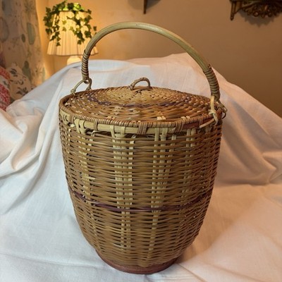 Vintage Hand  Woven Wicker Basket With Fitted Lid Top Handle 11  x 14 