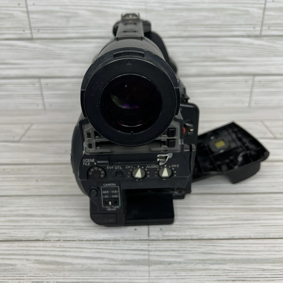 READ Panasonic AG-HVX200A P2 DVC Pro HD 3CCD 13x Optical Zoom Camcorder UNTESTED - Image 4 of 4