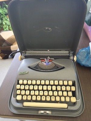 Cole Steel Typewriter, Rare, ''Original Cole Steel Ribbon Spools'' Pica, working