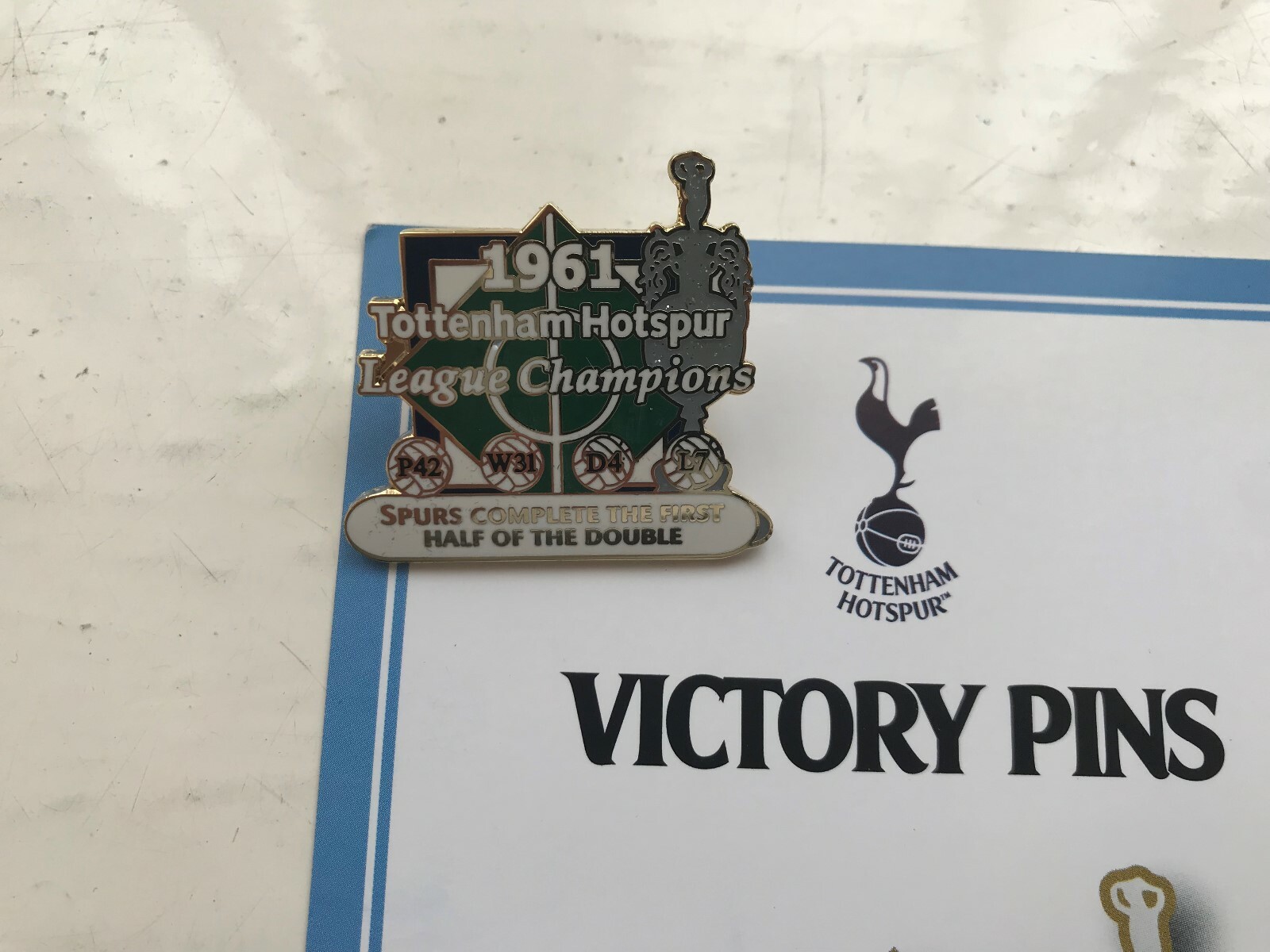 DANBURY MINT TOTTENHAM HOTSPUR SPURS VICTORY PIN BADGE 1961 LEAGUE