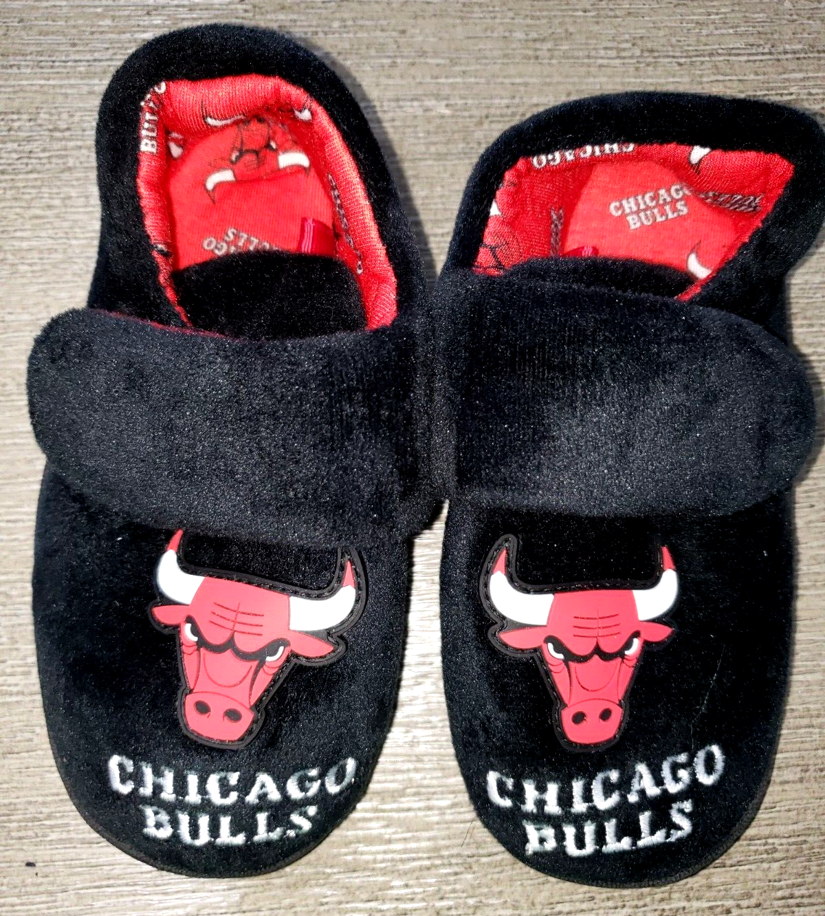 SAOLA CHICAGO BULLS TODDLER SIZE 9 NEW BLACK SLIPPERS HARD SOLE BOTTOM GREAT GIFT IDEA