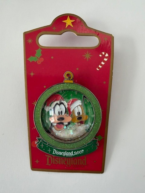 DLR - Holiday Snow Globe - Goofy & Pluto 2007 Disney Pin B
