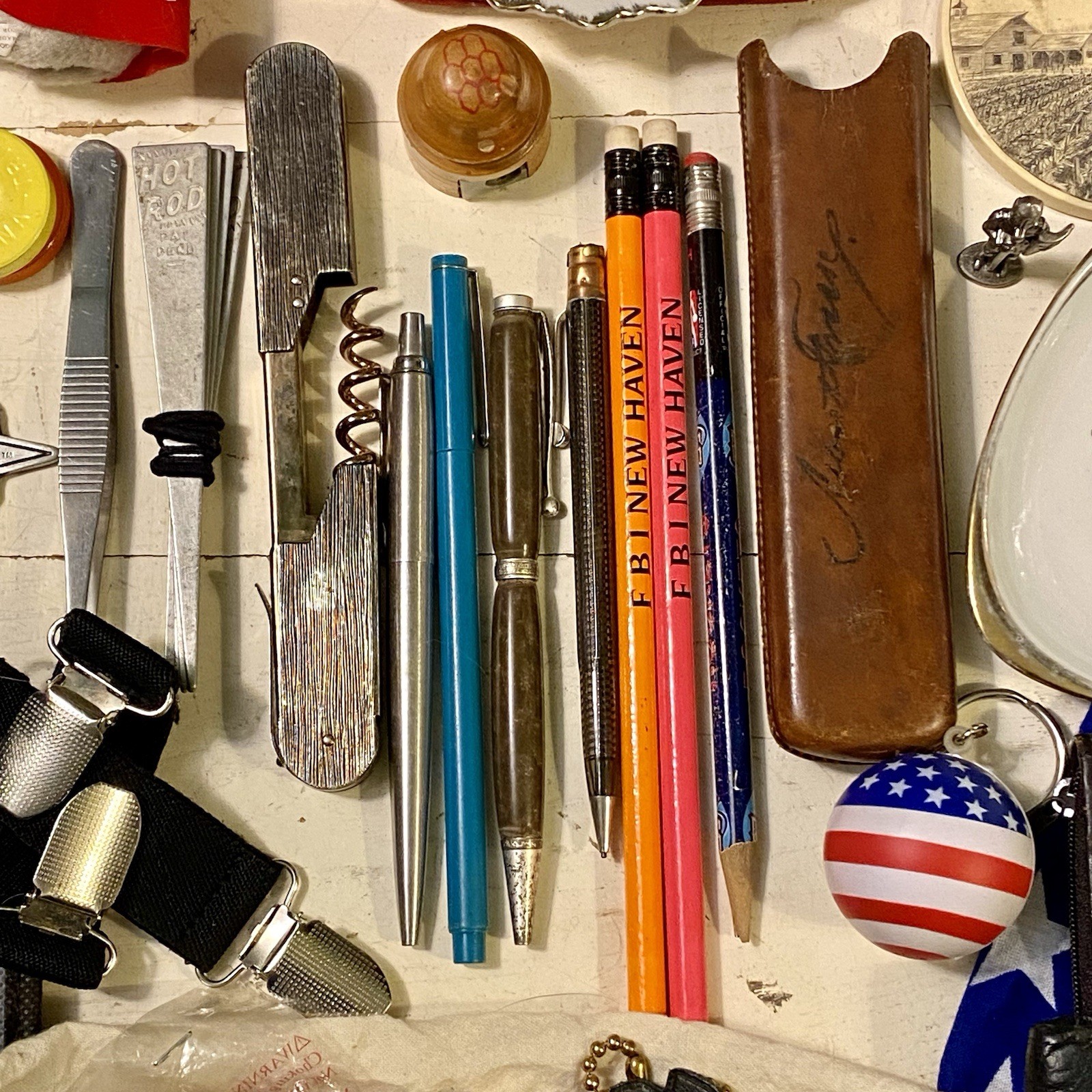 9.2 lb. VTG-Now Men Collectibles Metal Eagle Trays Shot Glasses Junk Drawer Lot