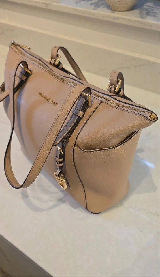 Michael Kors Jet Set Tote Handbag, photo 1 of 5
