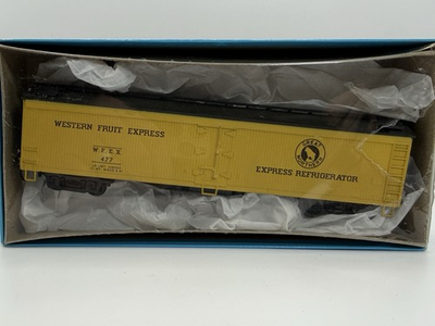 #ad HO Athearn 50′ Express Reefer WFEX 477 Great Northern – Kadee Couplers $24.49