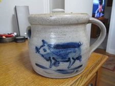 1988 ROWE POTTERYSALT GLAZE HANDMADE "PIG DESIGN" BEAN POT W/COVER - FREESHIP