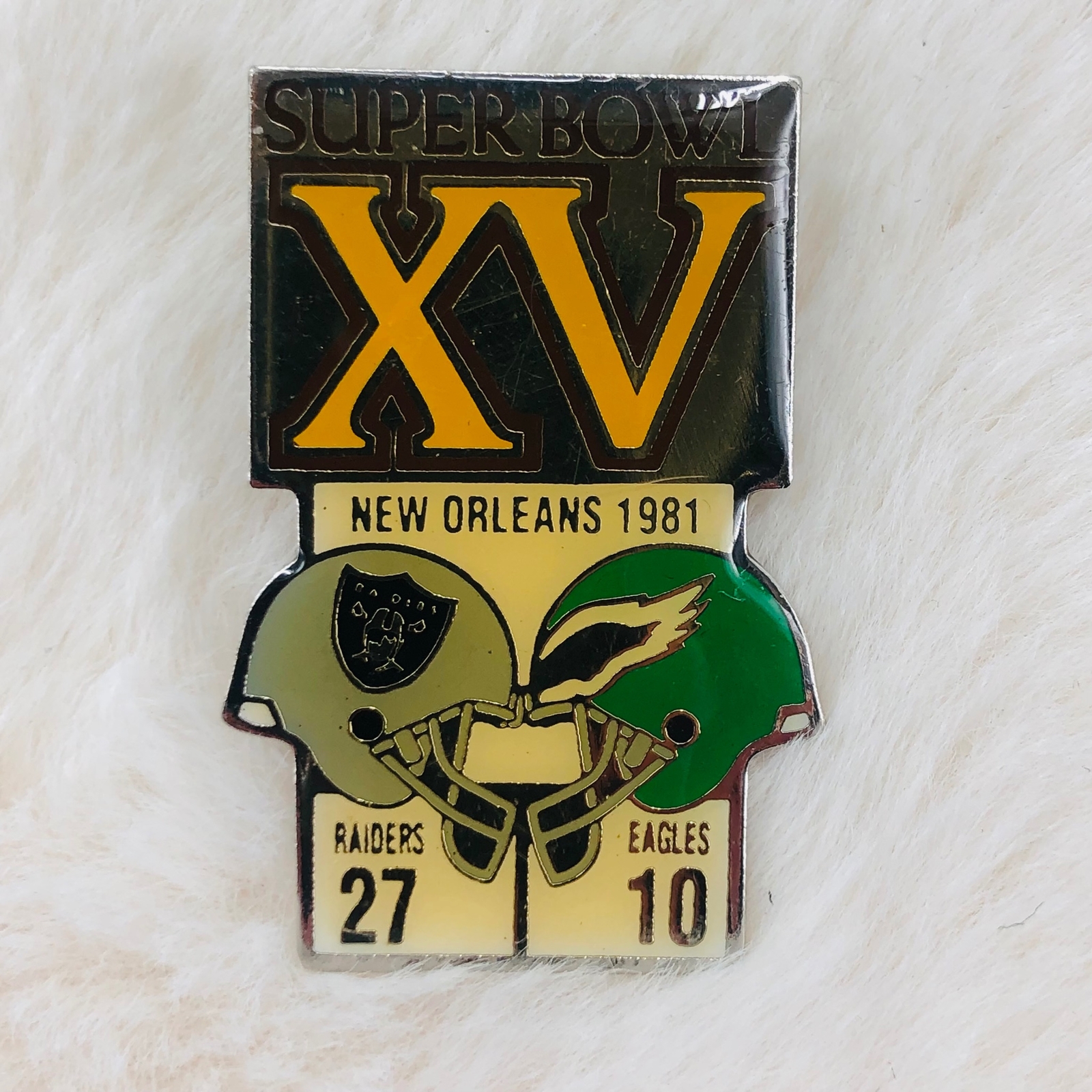 Vtg 1981 NFL Super Bowl XV Oakland Raiders vs Philadelphia Eagles Starline Pin