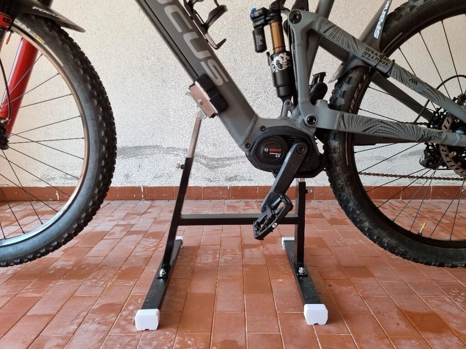 Cavalletto Manutanzione Centrale E-Bike Universale PCH PARTS con Piedini NERO - Image 4 of 4