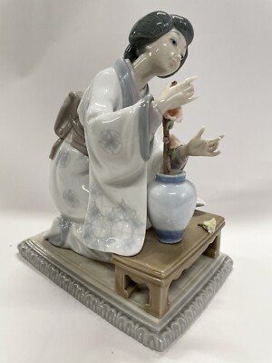 Lladro 70's Porcelain Figurine - Vintage Japanese Geisha Woman