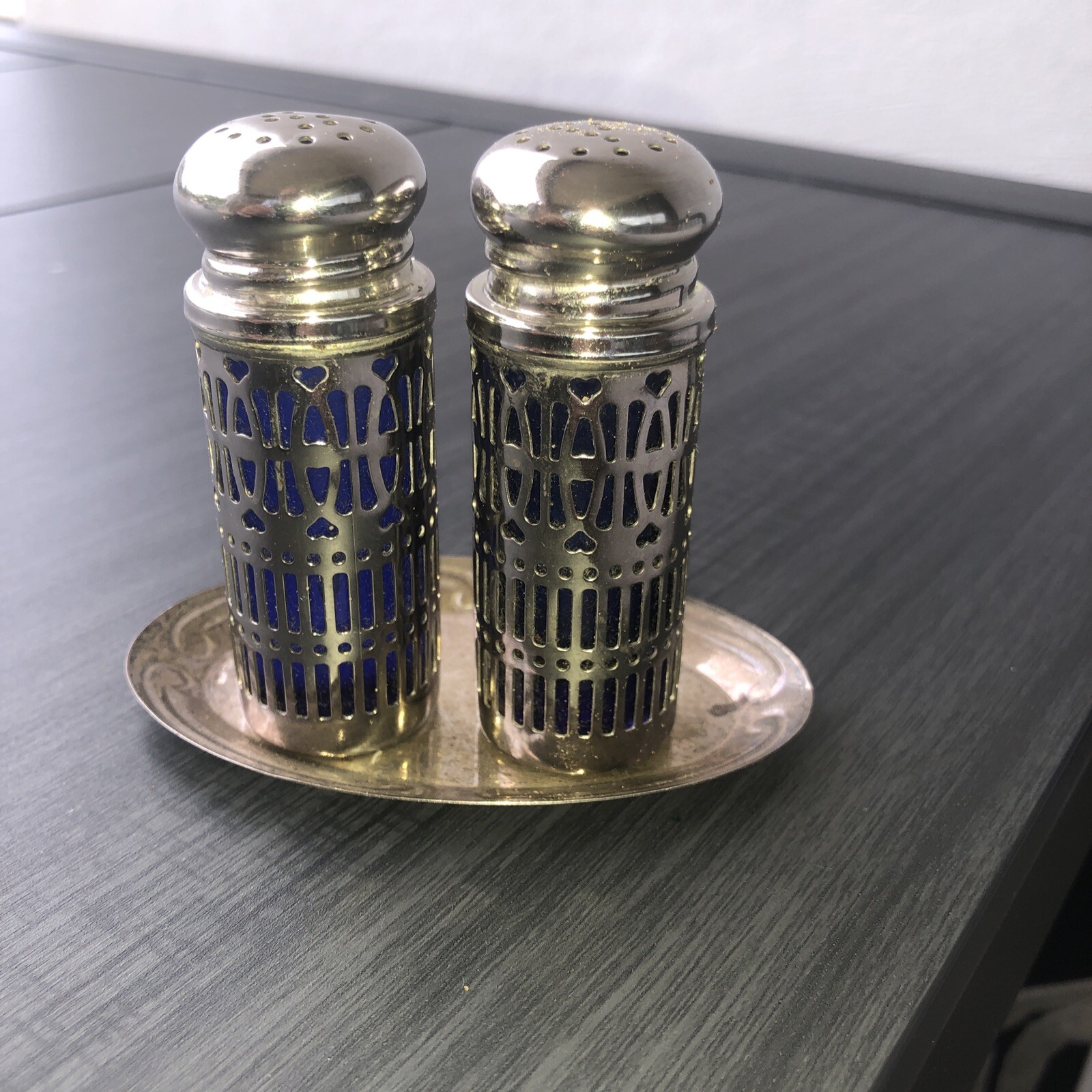 Salz- Pfefferstreuer groß versilbert blauer Glaseinsatz UK England Pat. 10.14132
