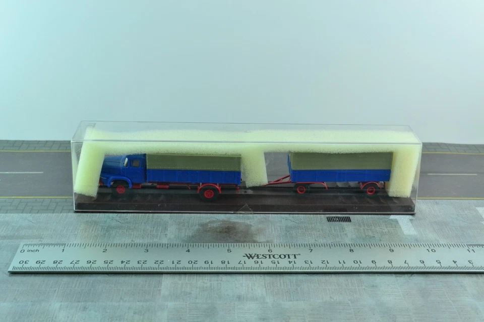 Brekina 84102 Old Timer Krupp Cummins Truck w/ Covered Trailer 1:87  - Image 3 of 3