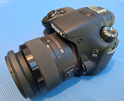 Sony Alpha 58 DSLR schwarz mit DT 18-55mm f/3,5-5,6