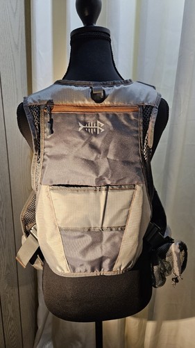 NWT Bassdash Fishing Vest OSFA Gray With Orange Multiple Pockets And Drink Spot - Picture 5 of 10