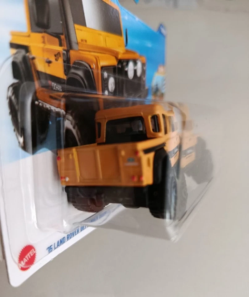 Hot Wheels - ´15 Land Rover Defender Double Cab - HW Dirt - 2025 - Immagine 3 di 4