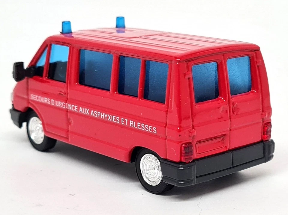 Solido 1/50 - Renault Traffic Minibus Van Pompiers Fire Diecast Model Car - Image 4 of 4